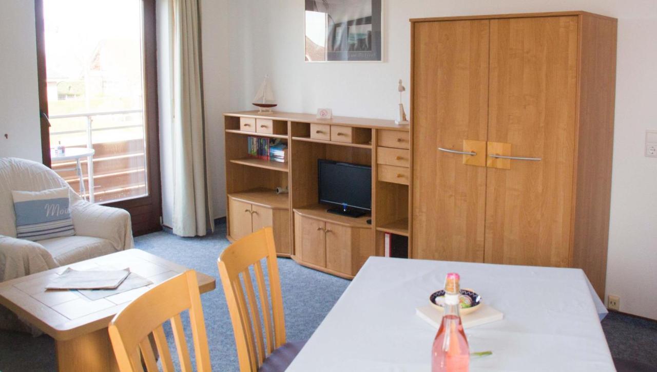 Ferienwohnungen-Neue-Tiefe-Wohnung-Kleiderbuegel Neue Tiefe Fehmarn Exterior foto