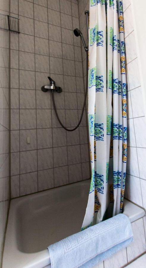 Ferienwohnungen-Neue-Tiefe-Wohnung-Kleiderbuegel Neue Tiefe Fehmarn Exterior foto